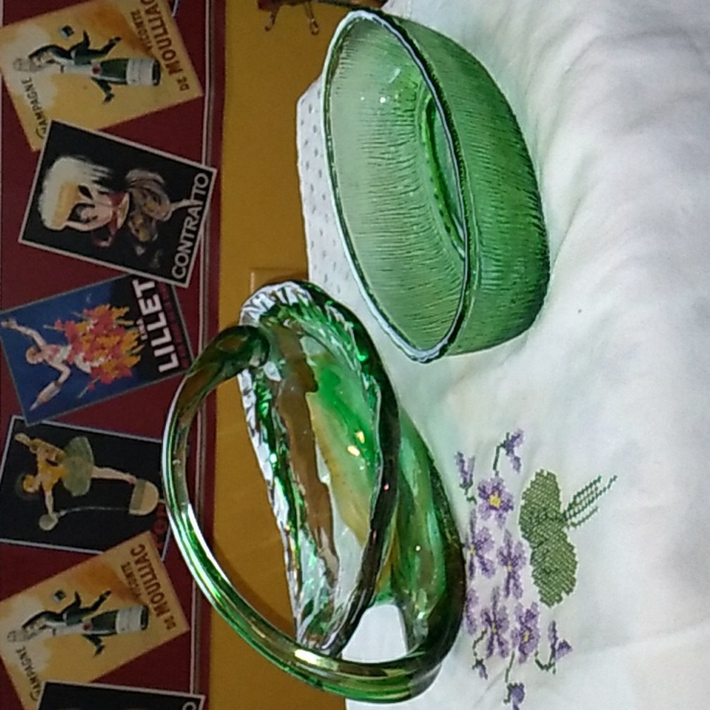 ⚜️  Vintage FTD ENAMEL CUP   APPLE 🍎🍏  EVC
